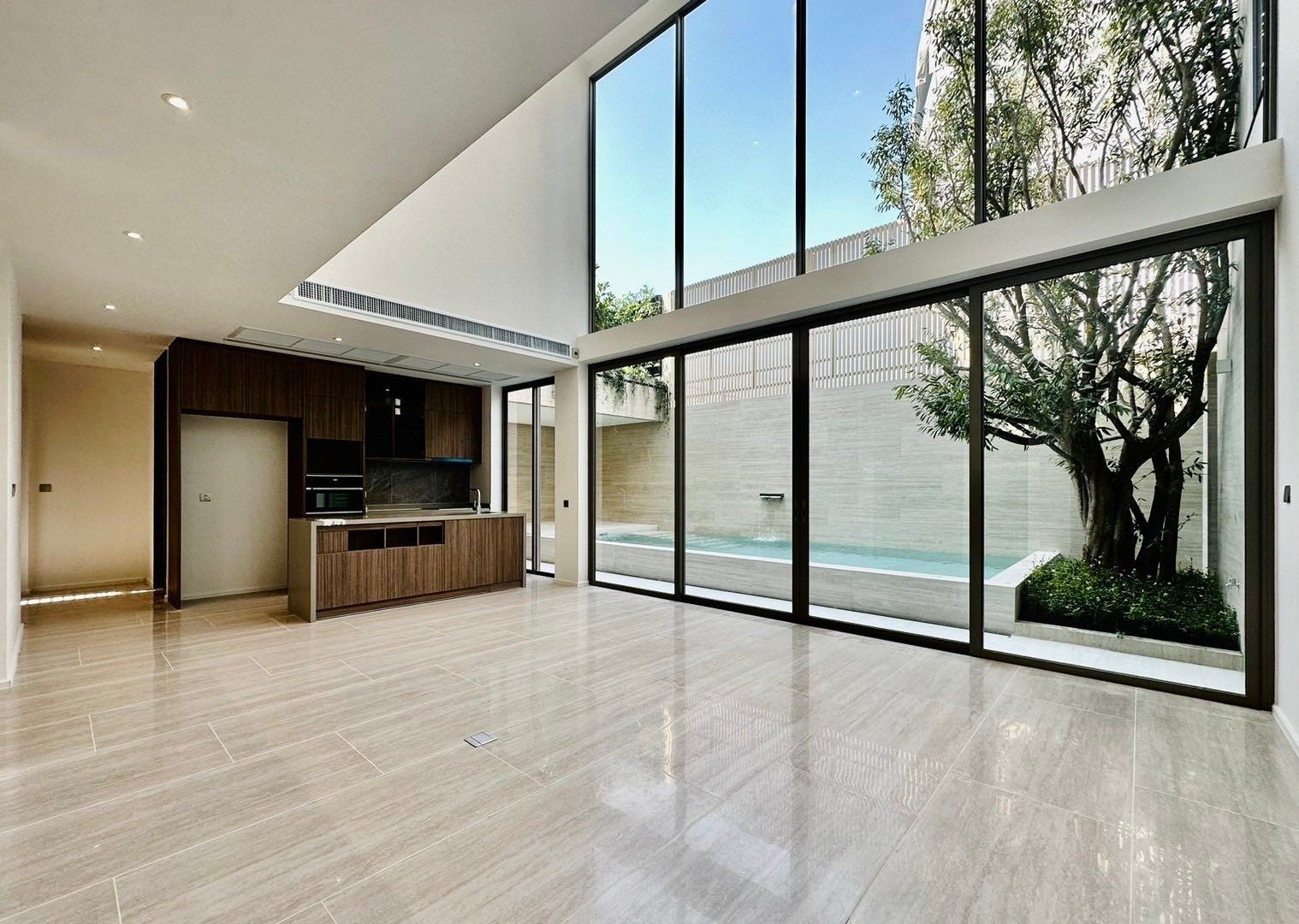 4 卧室 独立房屋 出售 在  - Image 4