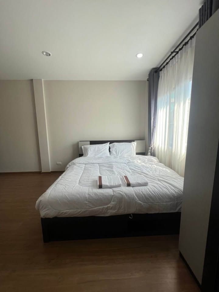 4 卧室 联排别墅 出租 在  - Image 13