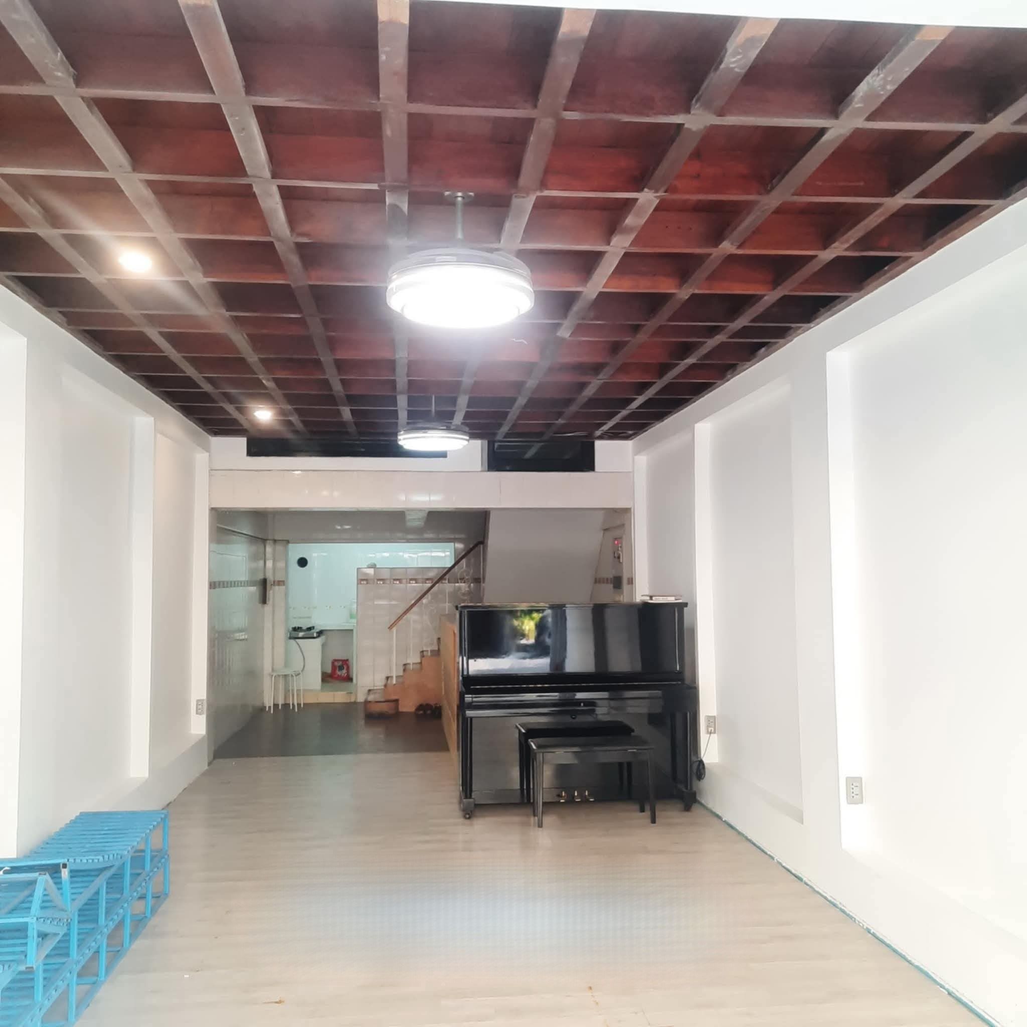  Building For Rent in Rong Mueang, Pathum Wan, Bangkok - Image 2