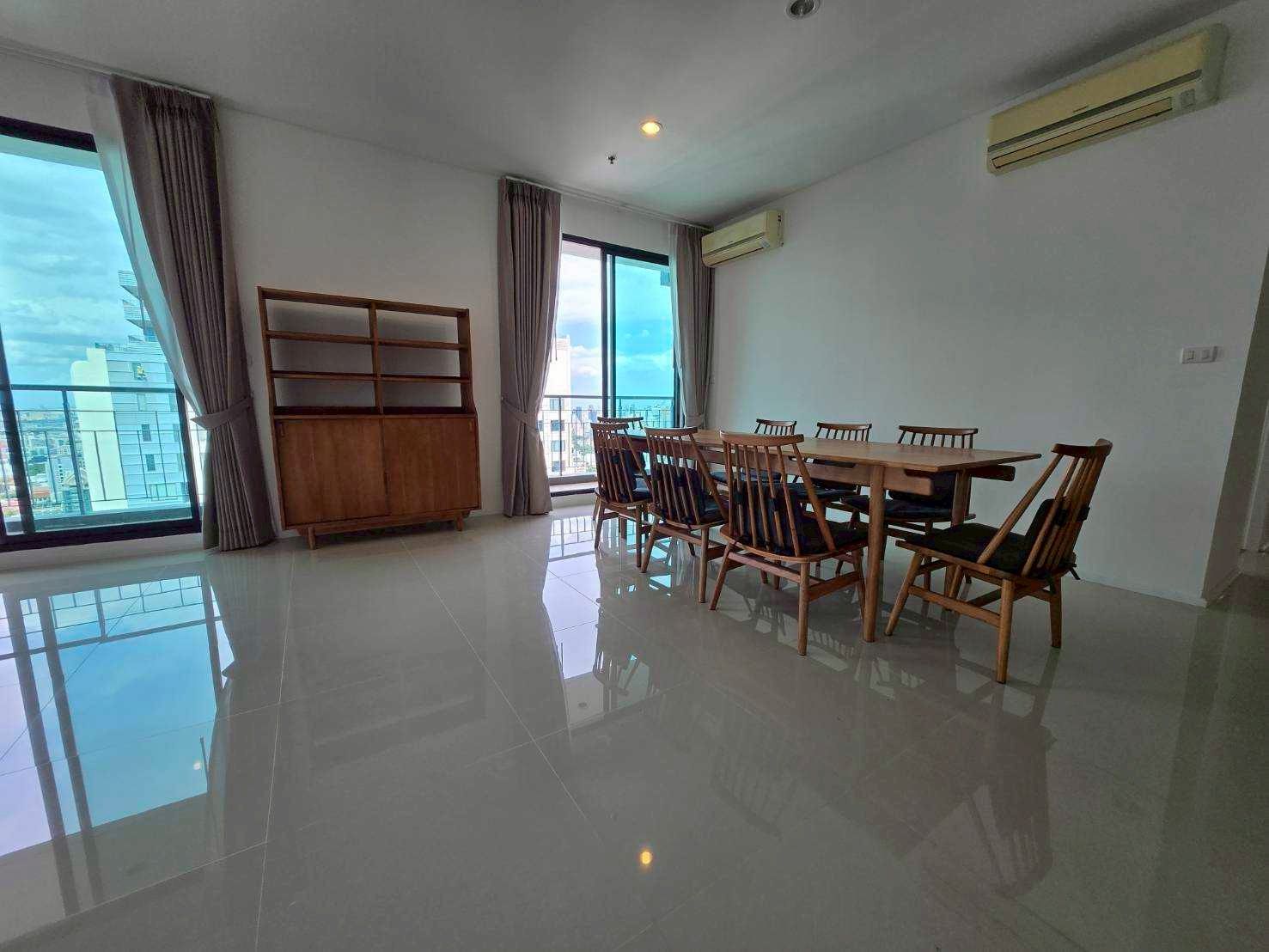 Villa Asoke Condominium - Image 2