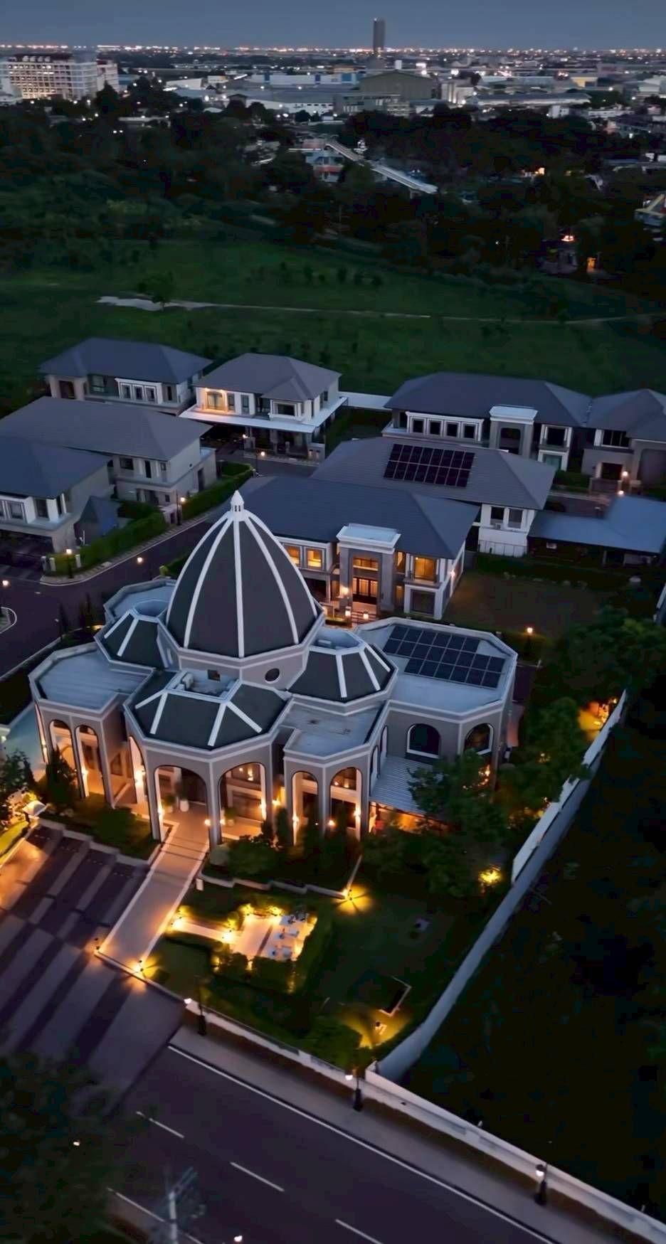 5 卧室 独立房屋 出售 在  - Image 13