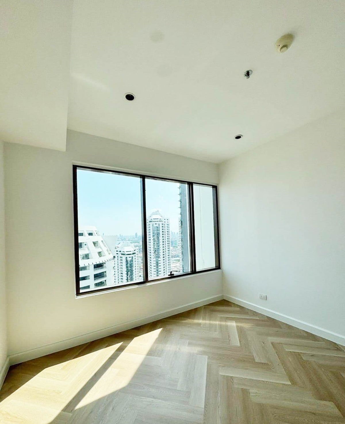 ดิ เอ็มโพริโอ เพลส - Image 8