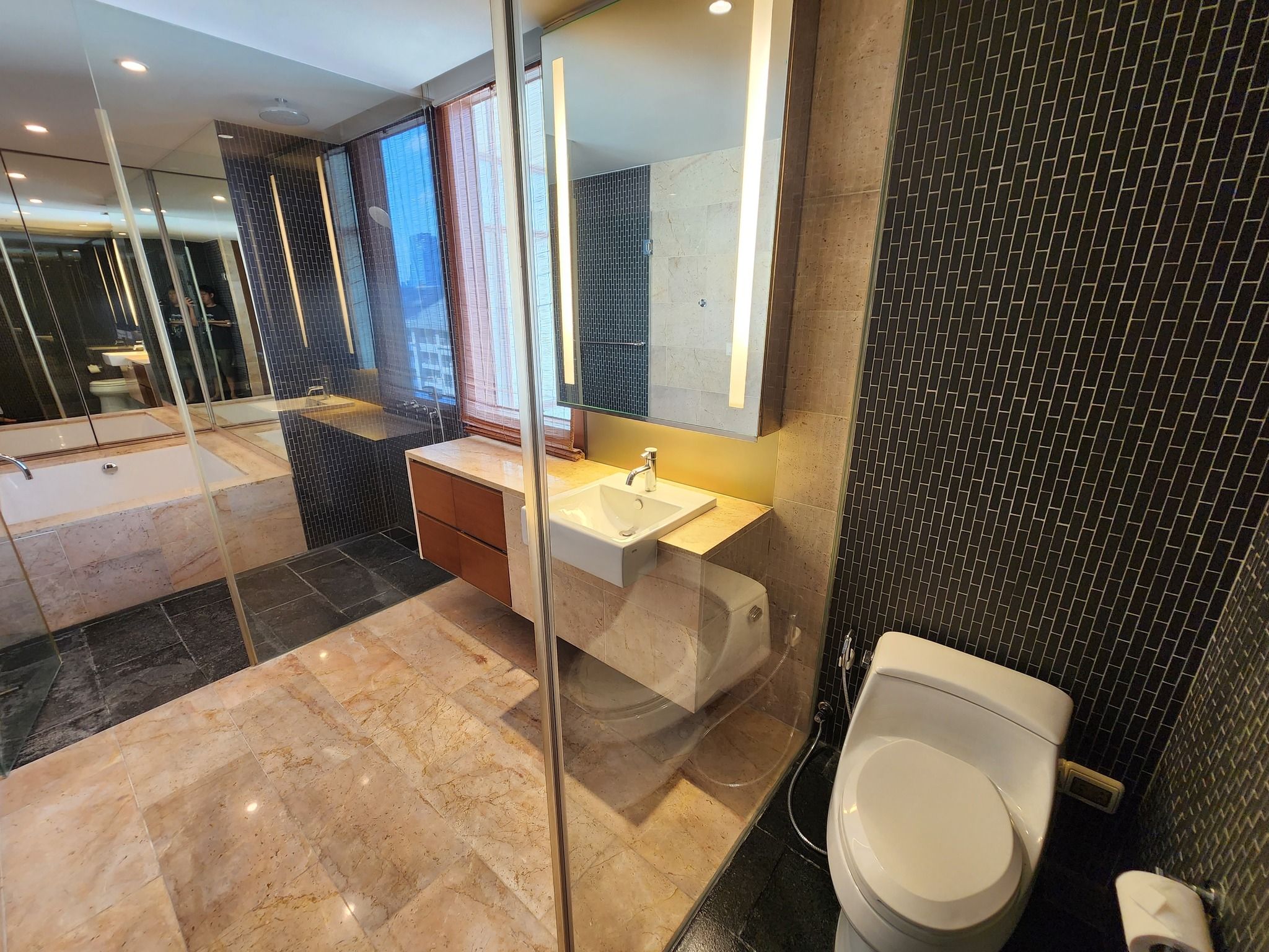 Hansar Rajdamri - Image 6