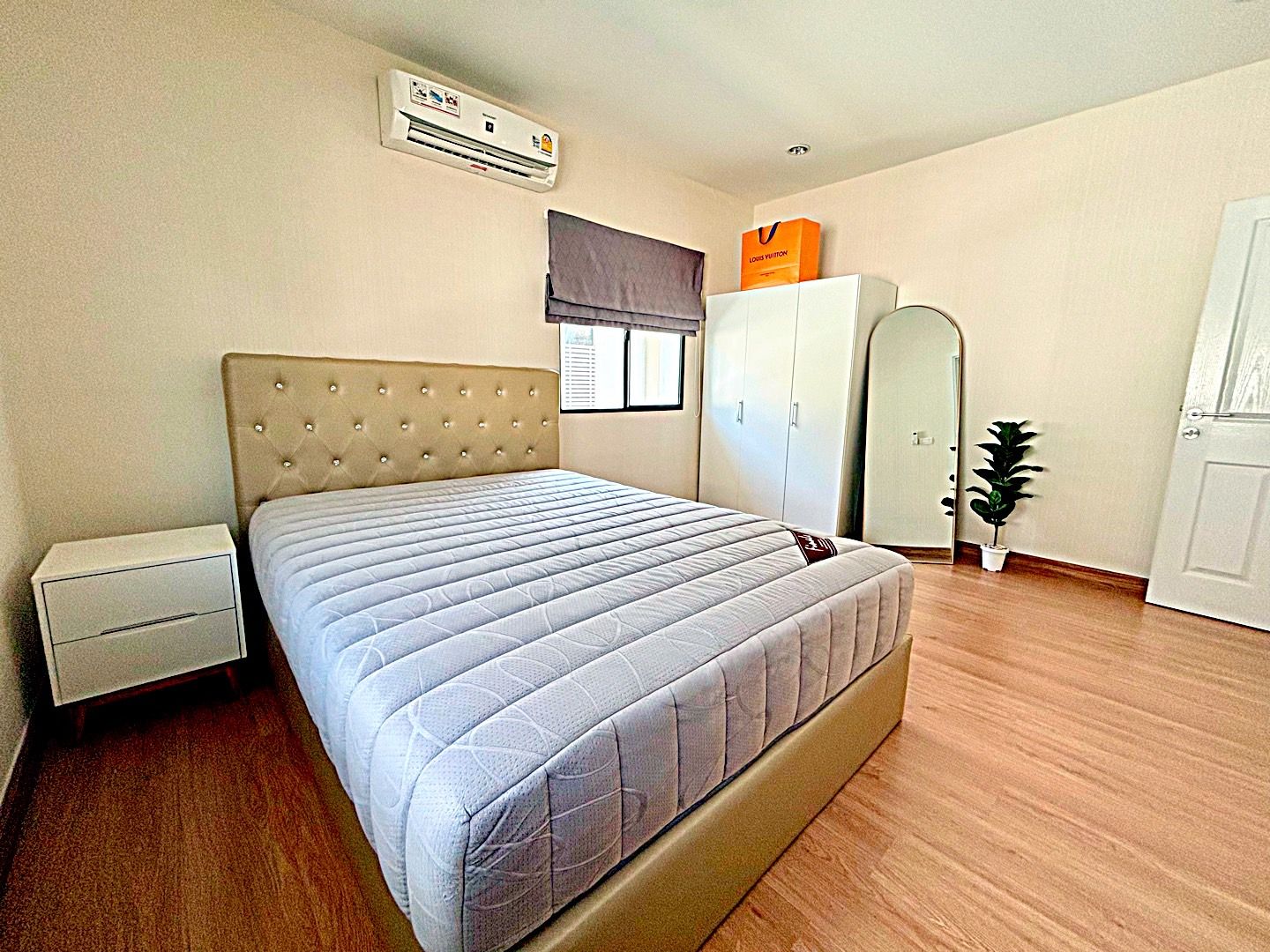 4 卧室 独立房屋 出租 在  - Image 5