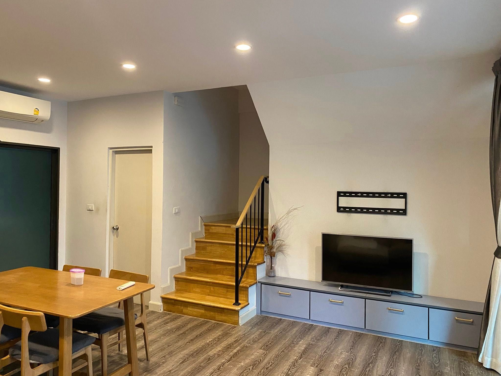 2 卧室 联排别墅 出租 在  - Image 3