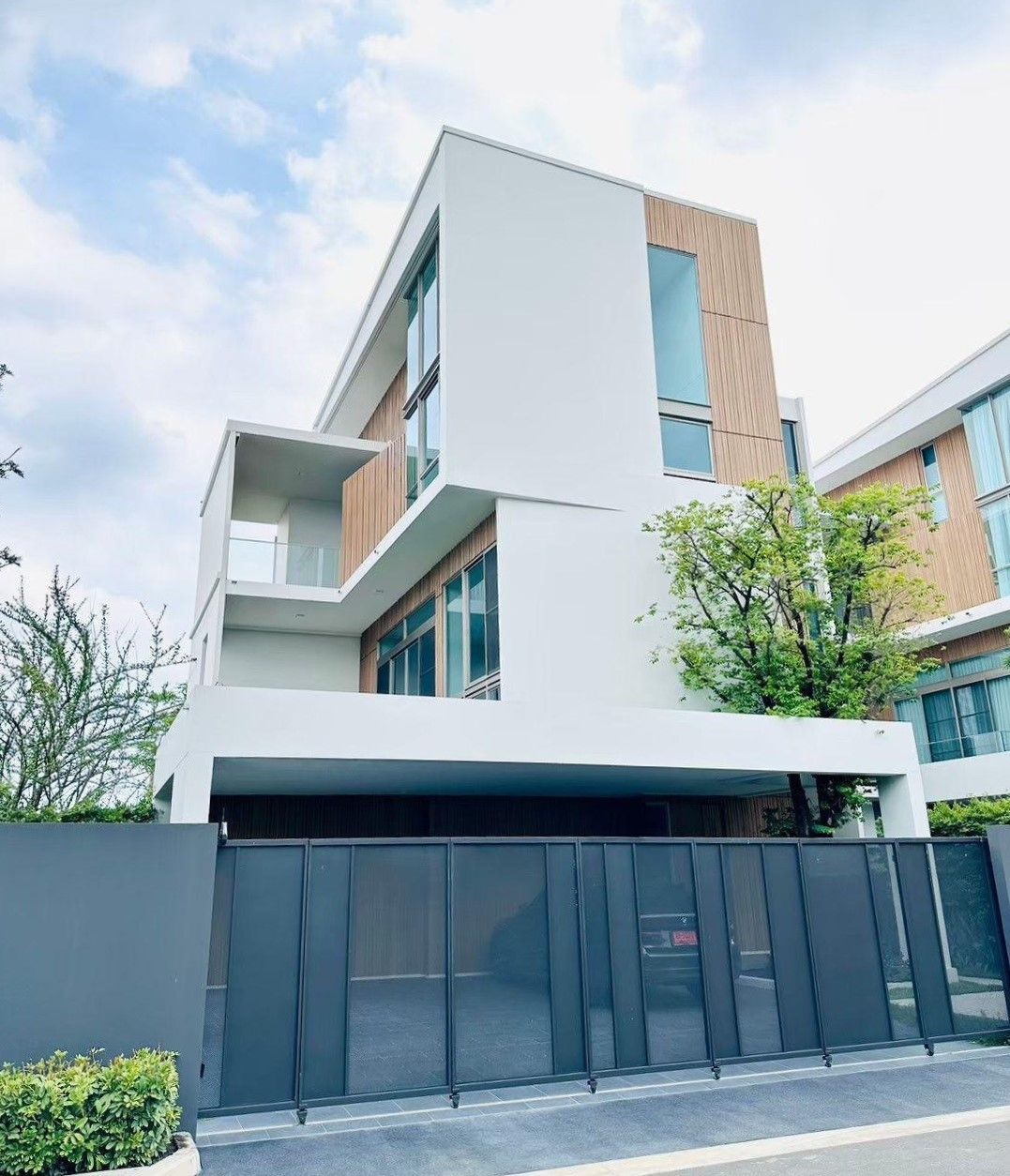 VIVE Rama 9 - Image 1