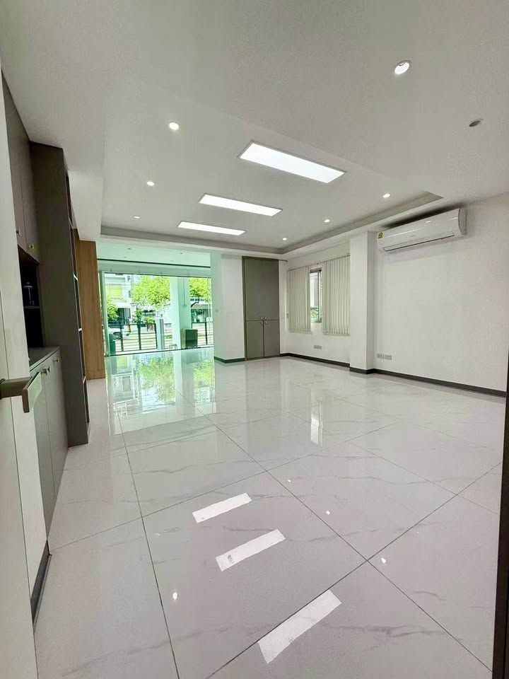 4 卧室 联排别墅 出租 在  - Image 4