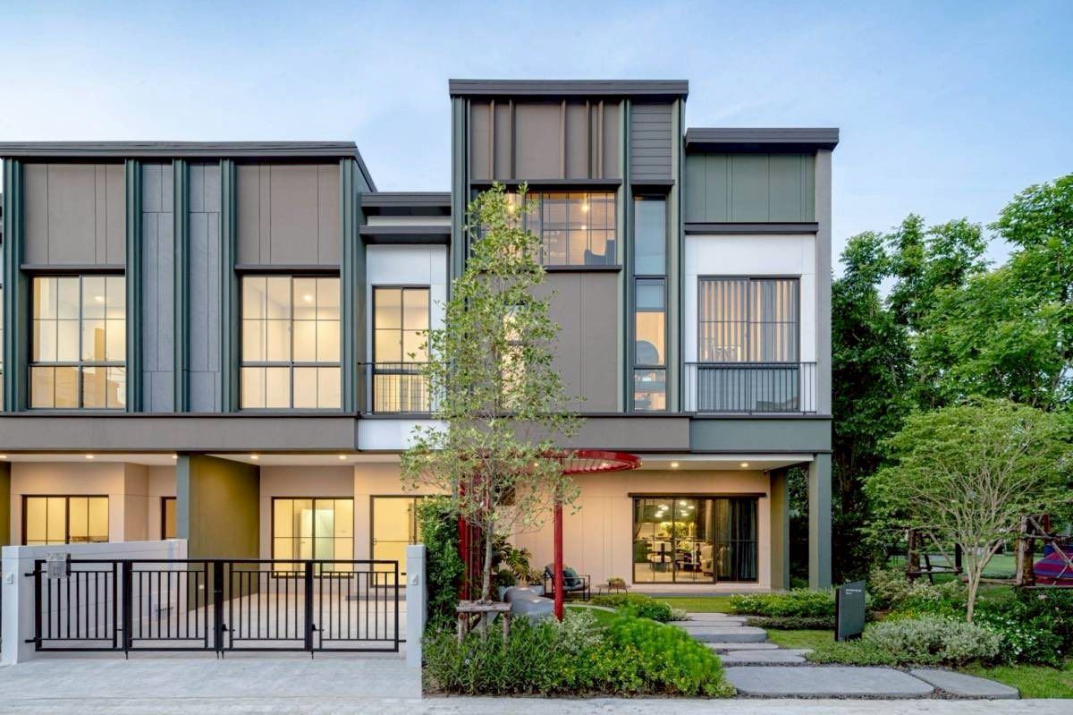 4 Bedroom Townhouse For Rent in O Ngoen, Sai Mai, Bangkok - Image 1