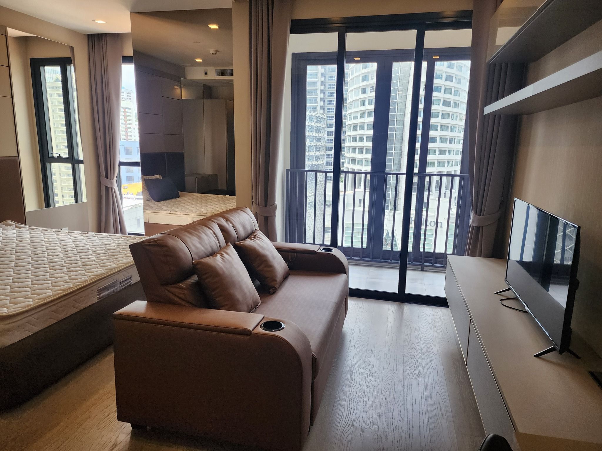 Ashton Asoke - Image 2