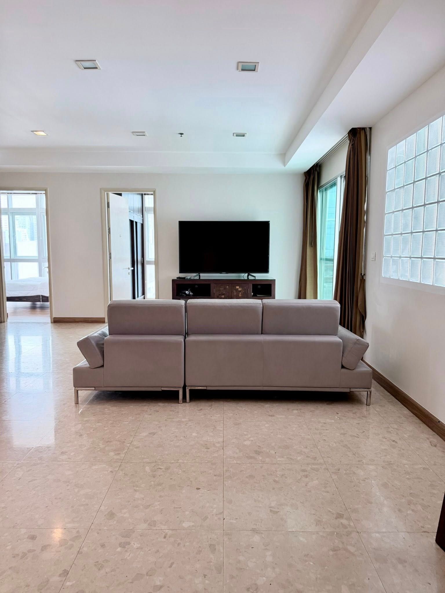 Nusasiri Grand Condominium - Image 2