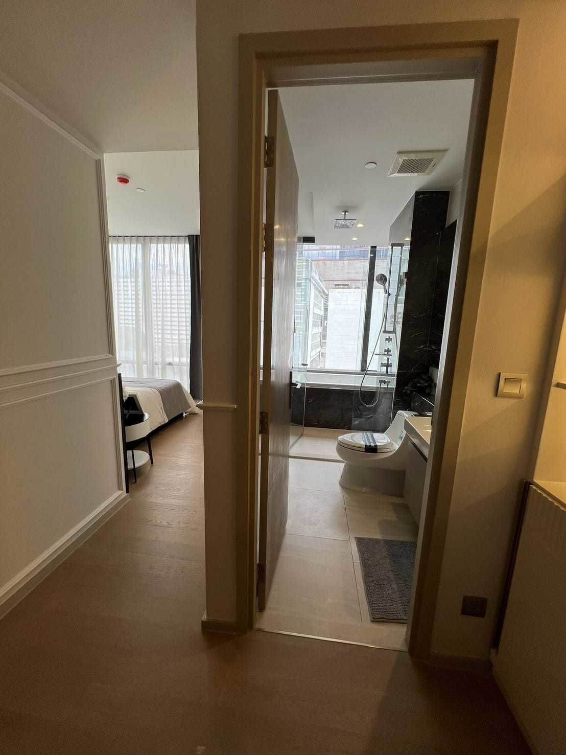 Ashton Silom - Image 7