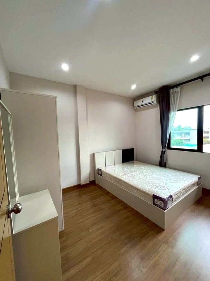 4 卧室 联排别墅 出租 在  - Image 5