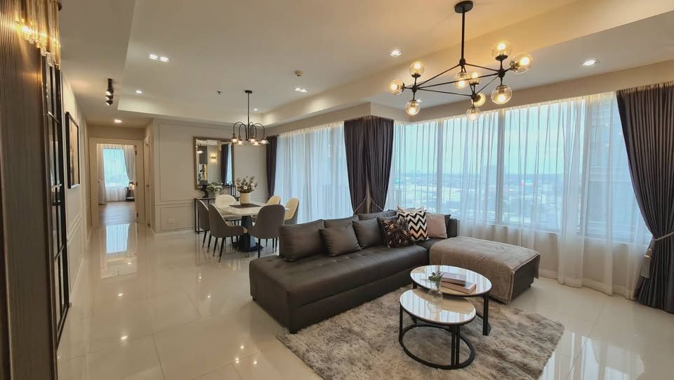 The Emporio Place - Image 1