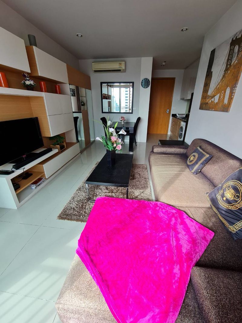 Circle Condominium - Image 1