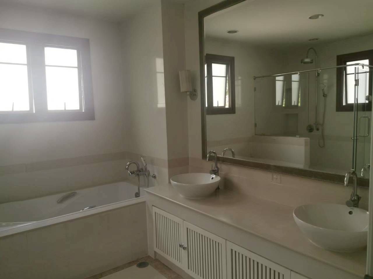 Narasiri Phatthanakan-Srinakarin - Image 7