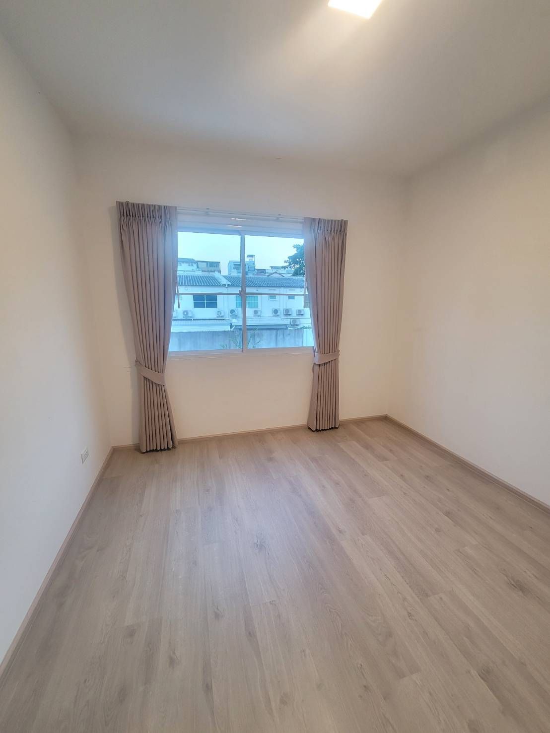 3 卧室 联排别墅 出租 在  - Image 7