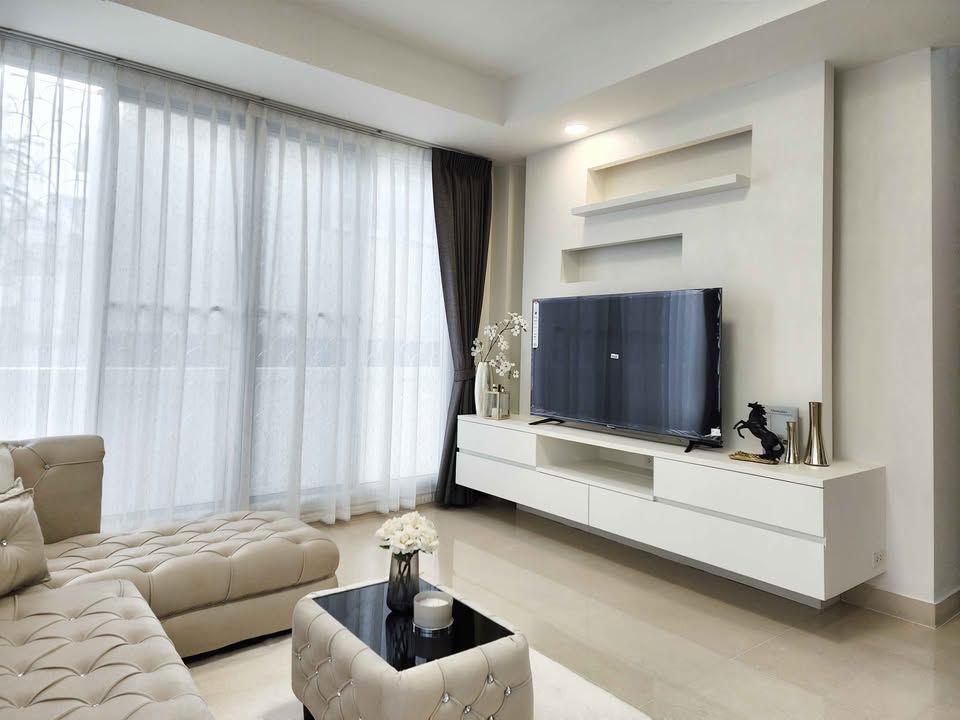 6 卧室 独立房屋 出租 在  - Image 2