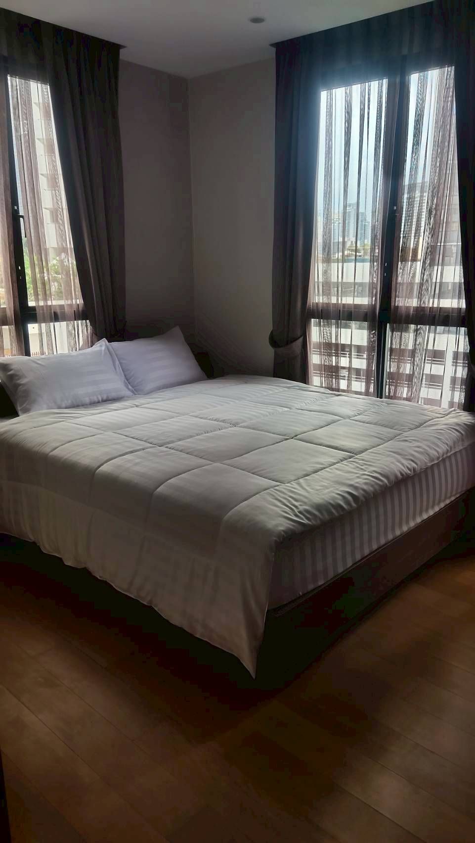 รูเนะสุ ทองหล่อ 5 - Image 4