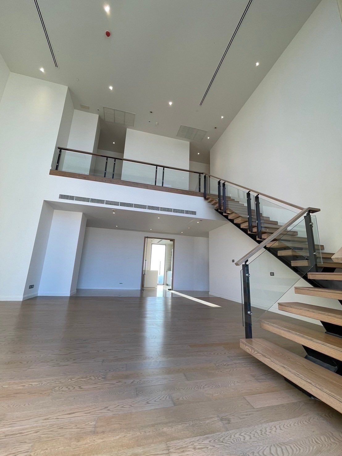 แมกโนเลียส์ วอเตอร์ฟรอนท์ เรสซิเดนซ์ - Image 1