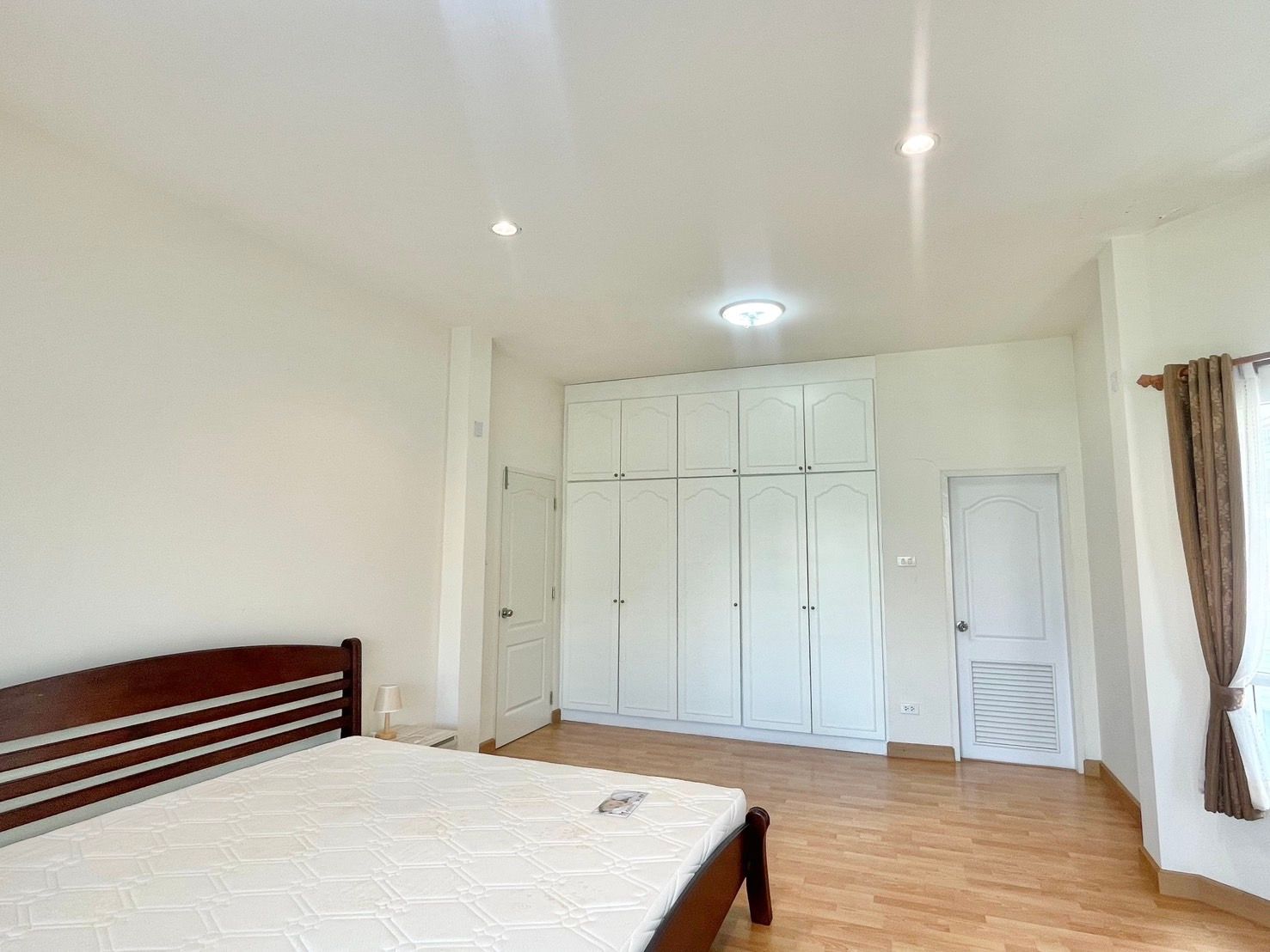 3 卧室 独立房屋 出租 在  - Image 13