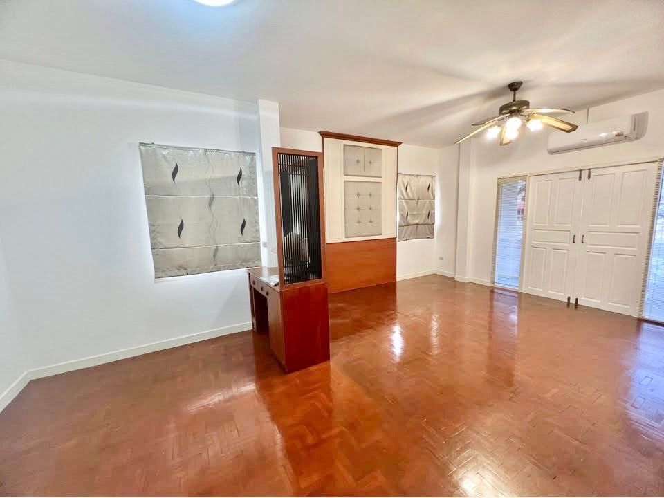 4 卧室 独立房屋 出租 在  - Image 12