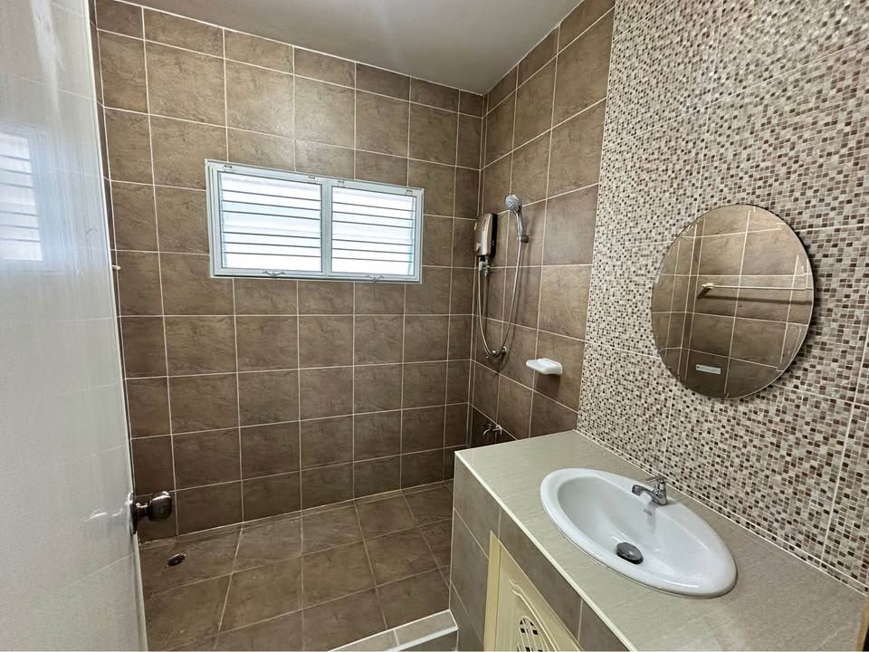 6 Bedroom House For Rent in San Phak Wan, Hang Dong, Chiang Mai - Image 9