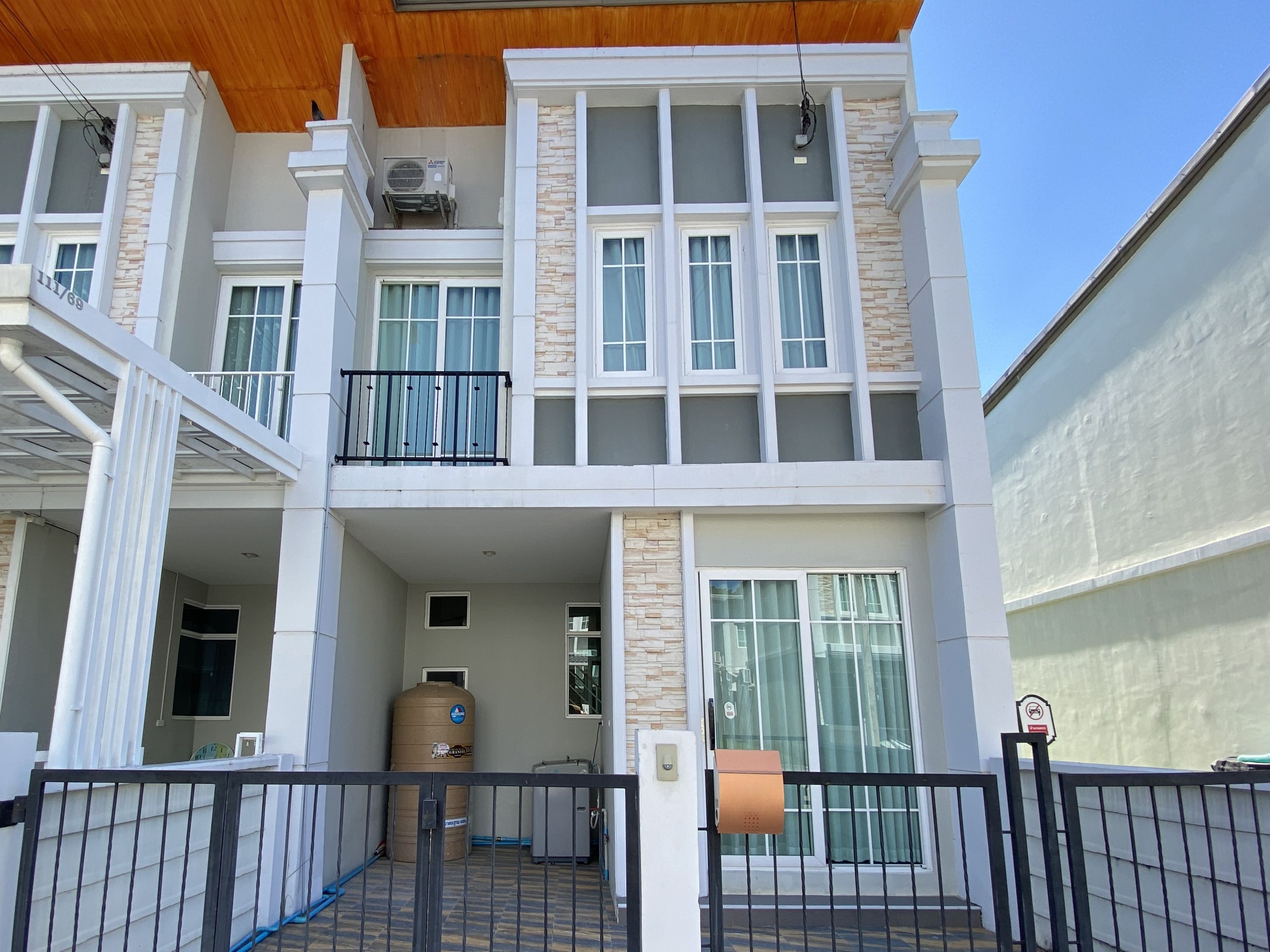 3 卧室 联排别墅 出租 在  - Image 1