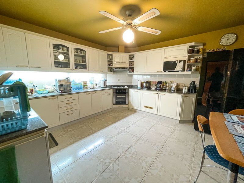 uploads/efe1bc97-da39-4732-9026-bc1cbf882b7a/1317d9eb-d30d-42f4-a71f-efee532f50ba