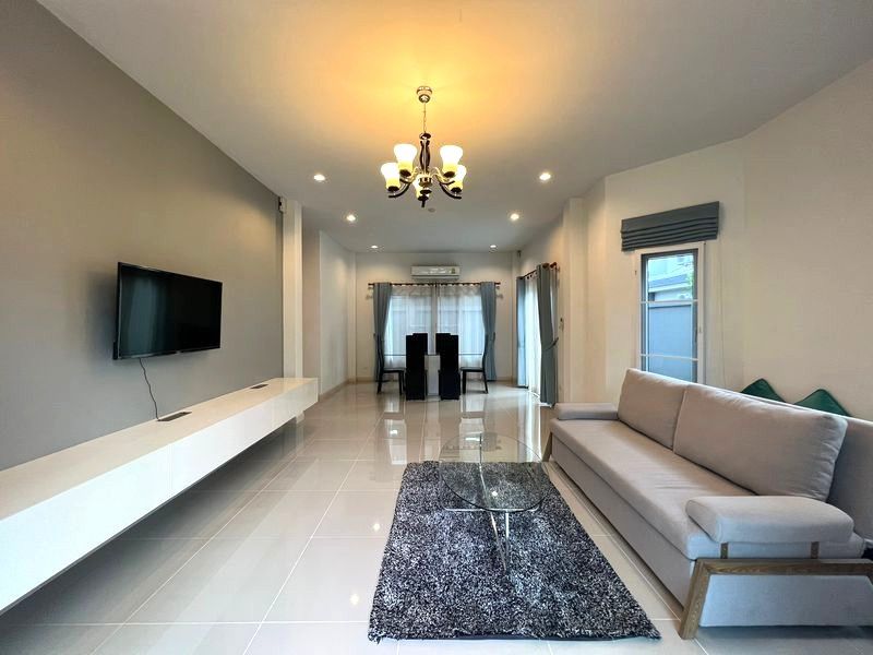 4 卧室 独立房屋 出租 在  - Image 2