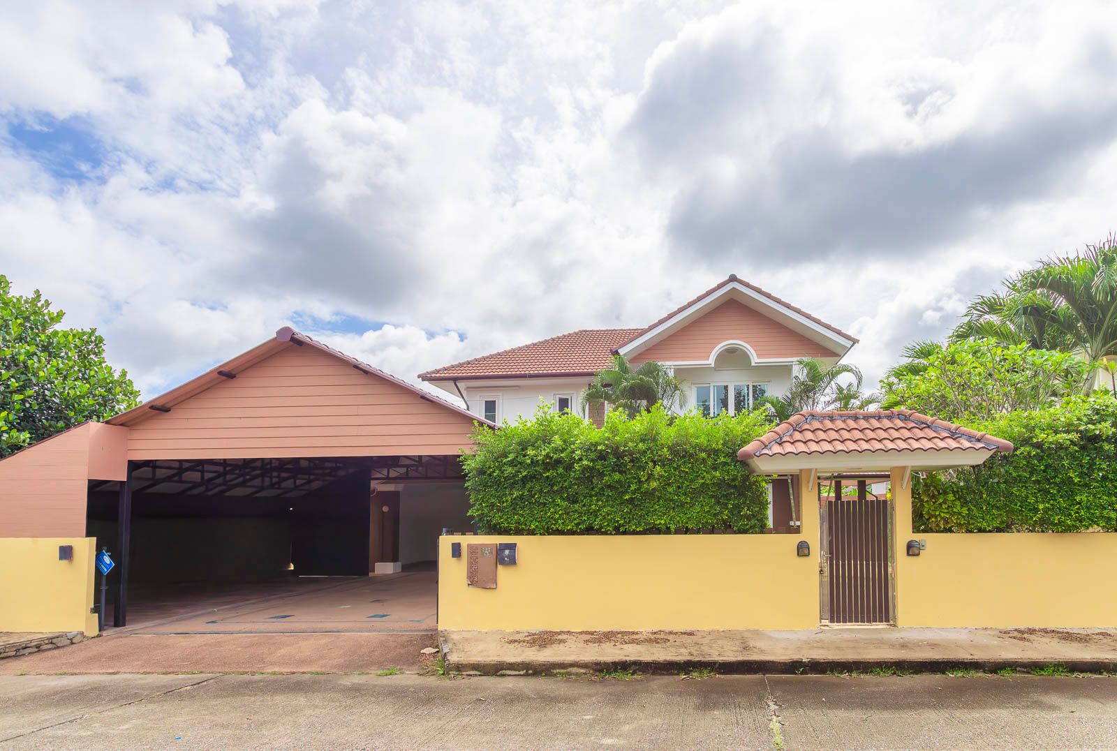 3 卧室 独立房屋 出售 在  - Image 1