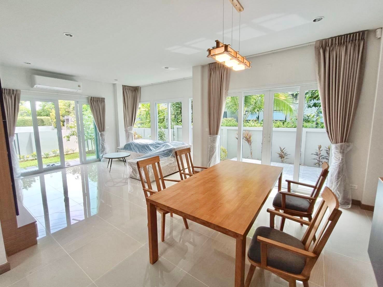 4 卧室 独立房屋 出租 在  - Image 2