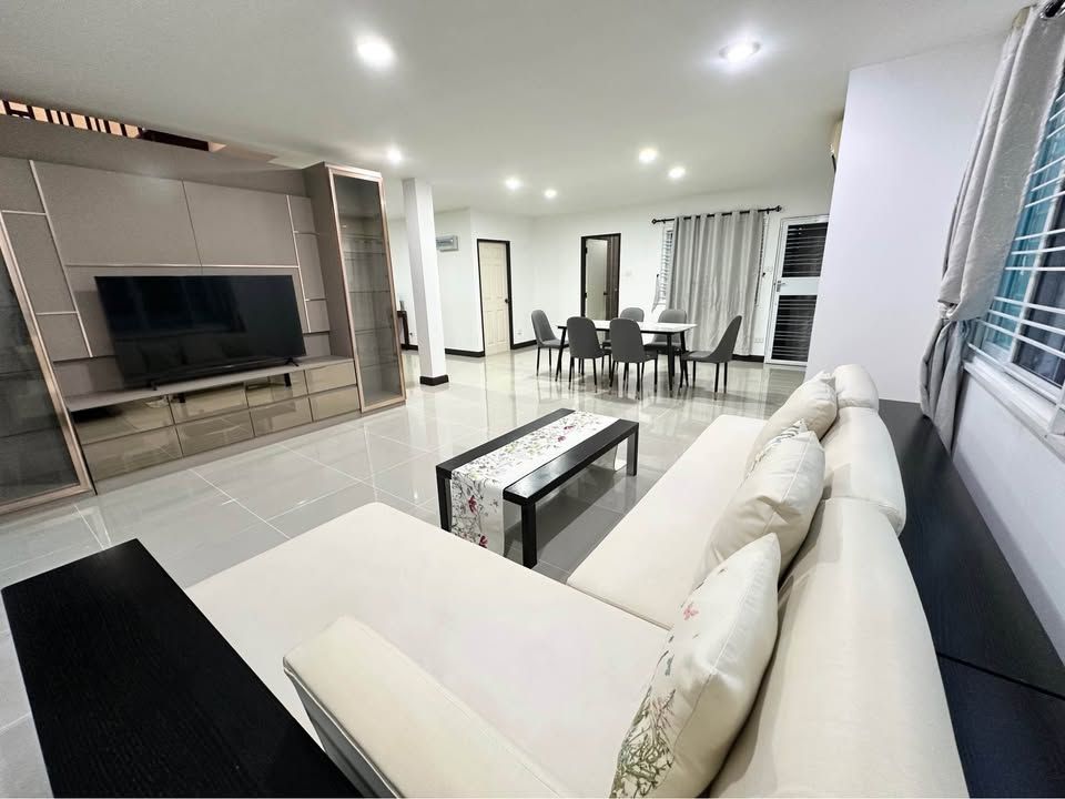 6 Bedroom House For Rent in San Phak Wan, Hang Dong, Chiang Mai - Image 2