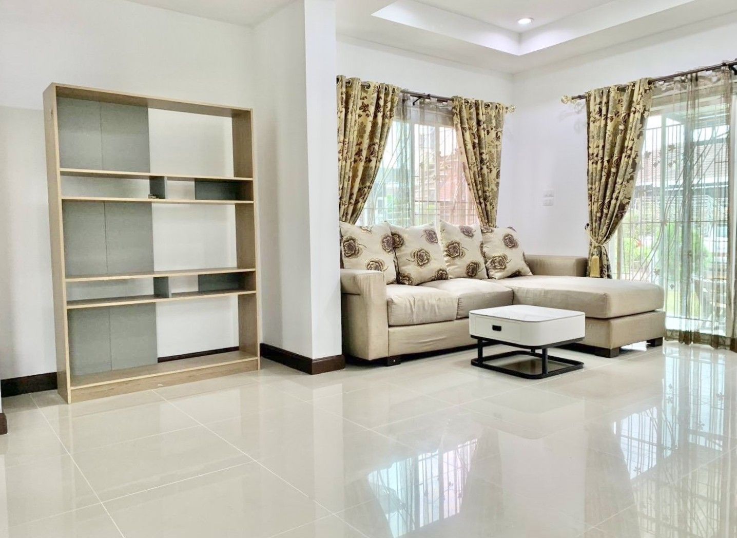 3 卧室 独立房屋 出租 在  - Image 2