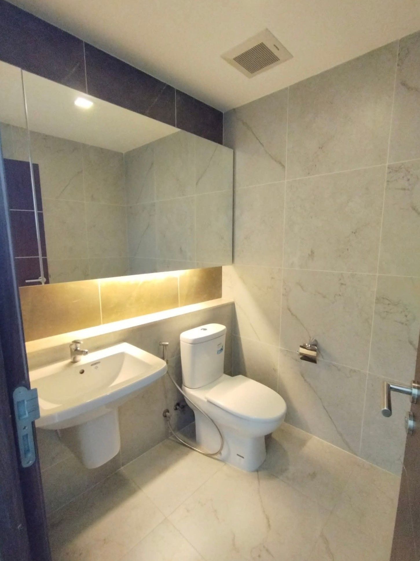 Astra Condo - Image 9