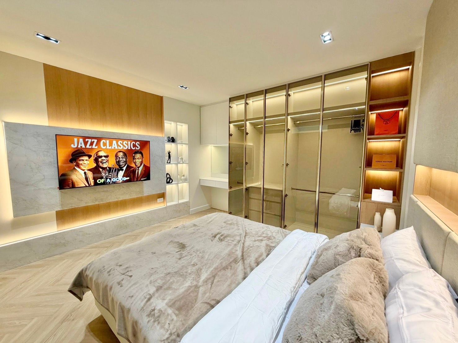 Ruan Kum Tower - Image 5