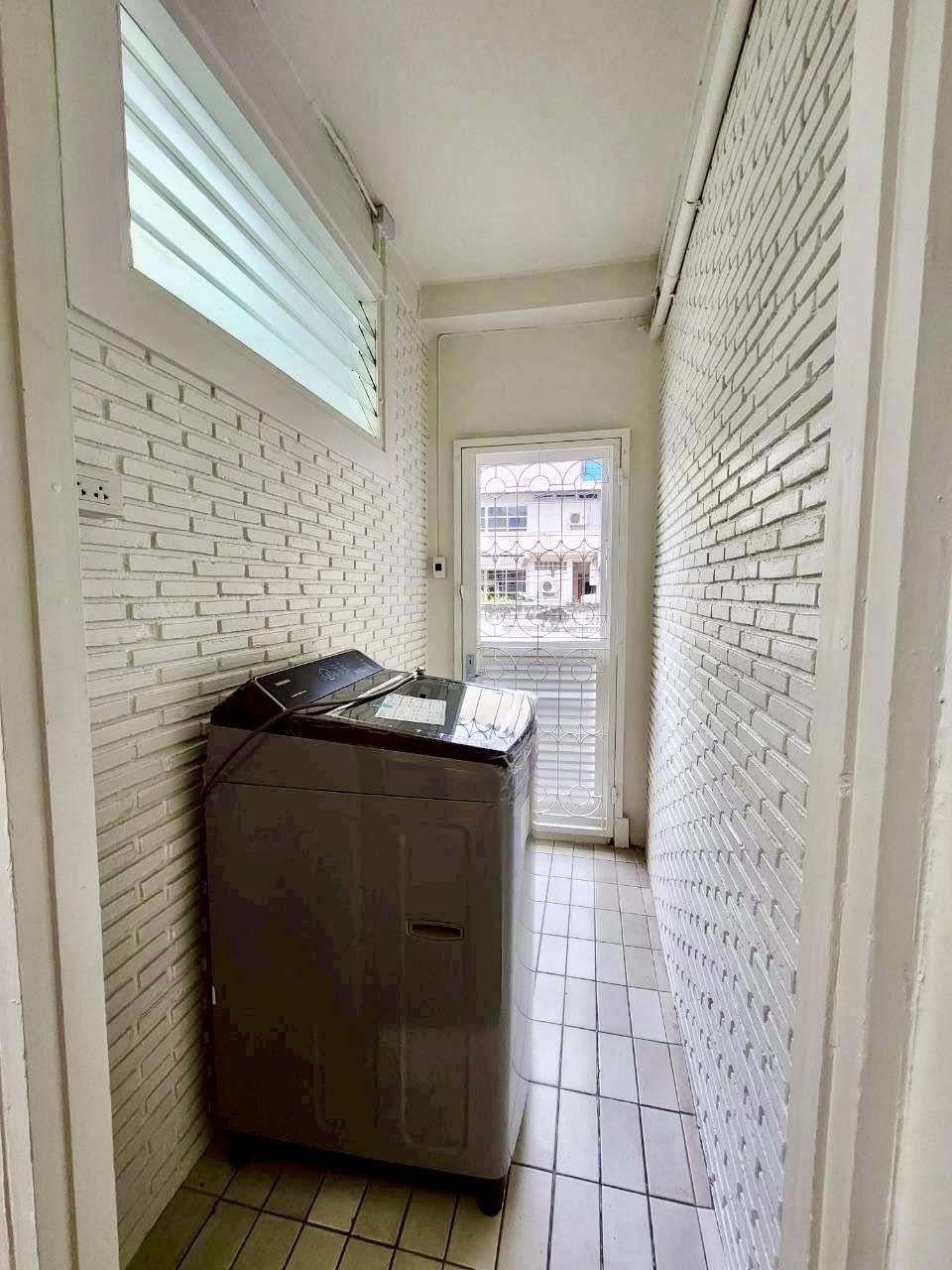 6 卧室 独立房屋 出租 在  - Image 12