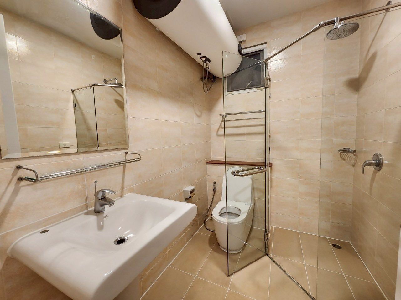 5 卧室 独立房屋 出租 在  - Image 8