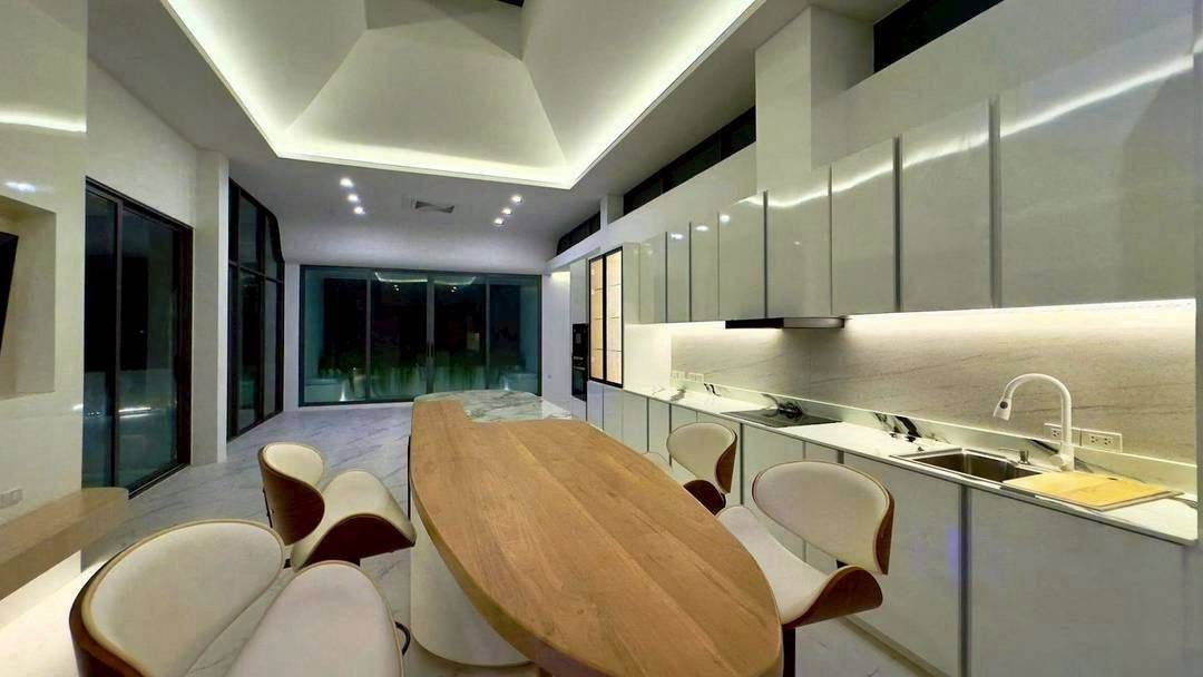 6 卧室 独立房屋 出售 在  - Image 9