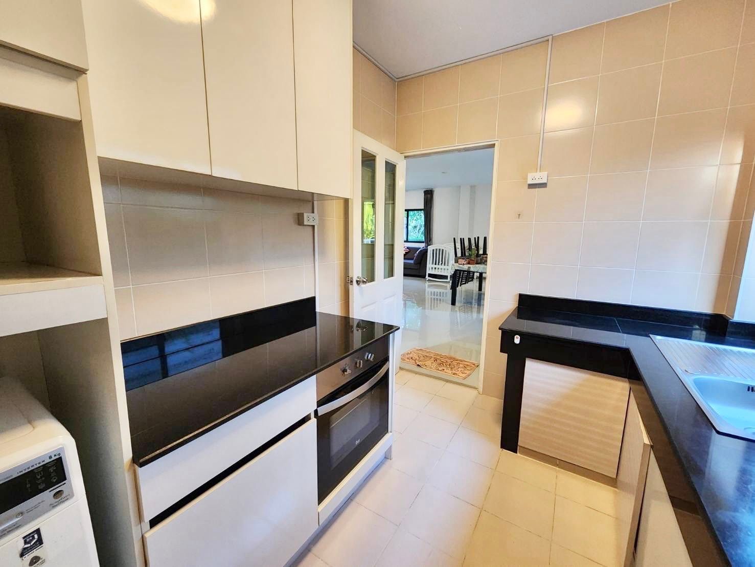 Vararom Premium City Hall - Image 4