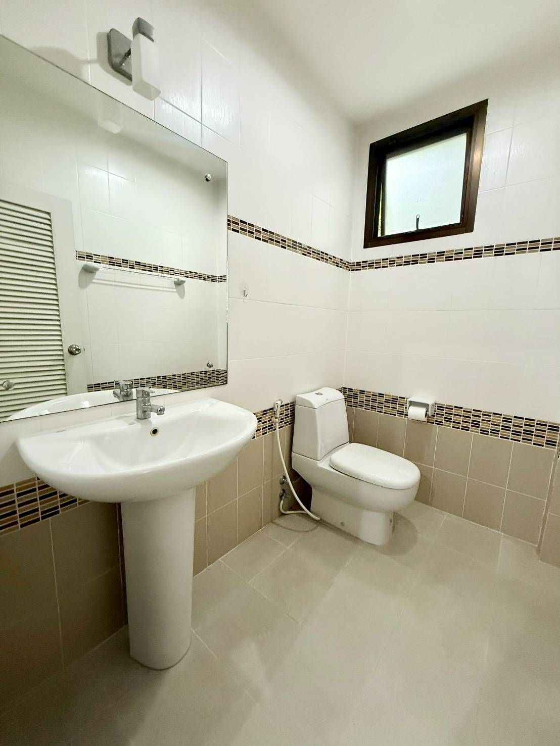 uploads/efe1bc97-da39-4732-9026-bc1cbf882b7a/28d8e941-35eb-42b8-8959-dc45830d327a