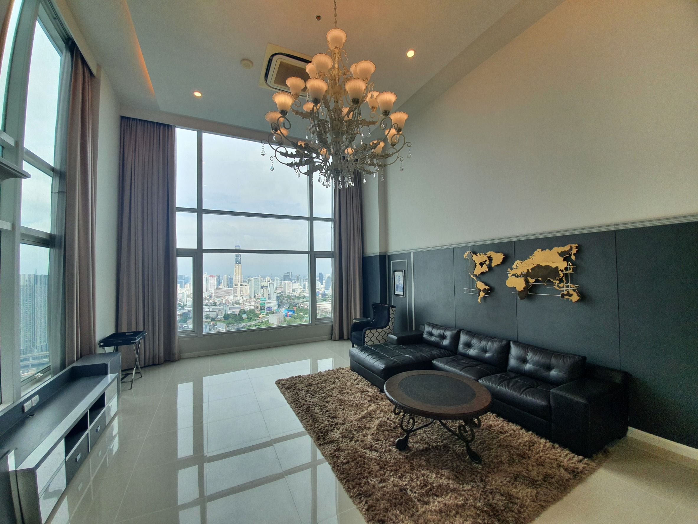 Circle Condominium - Image 1