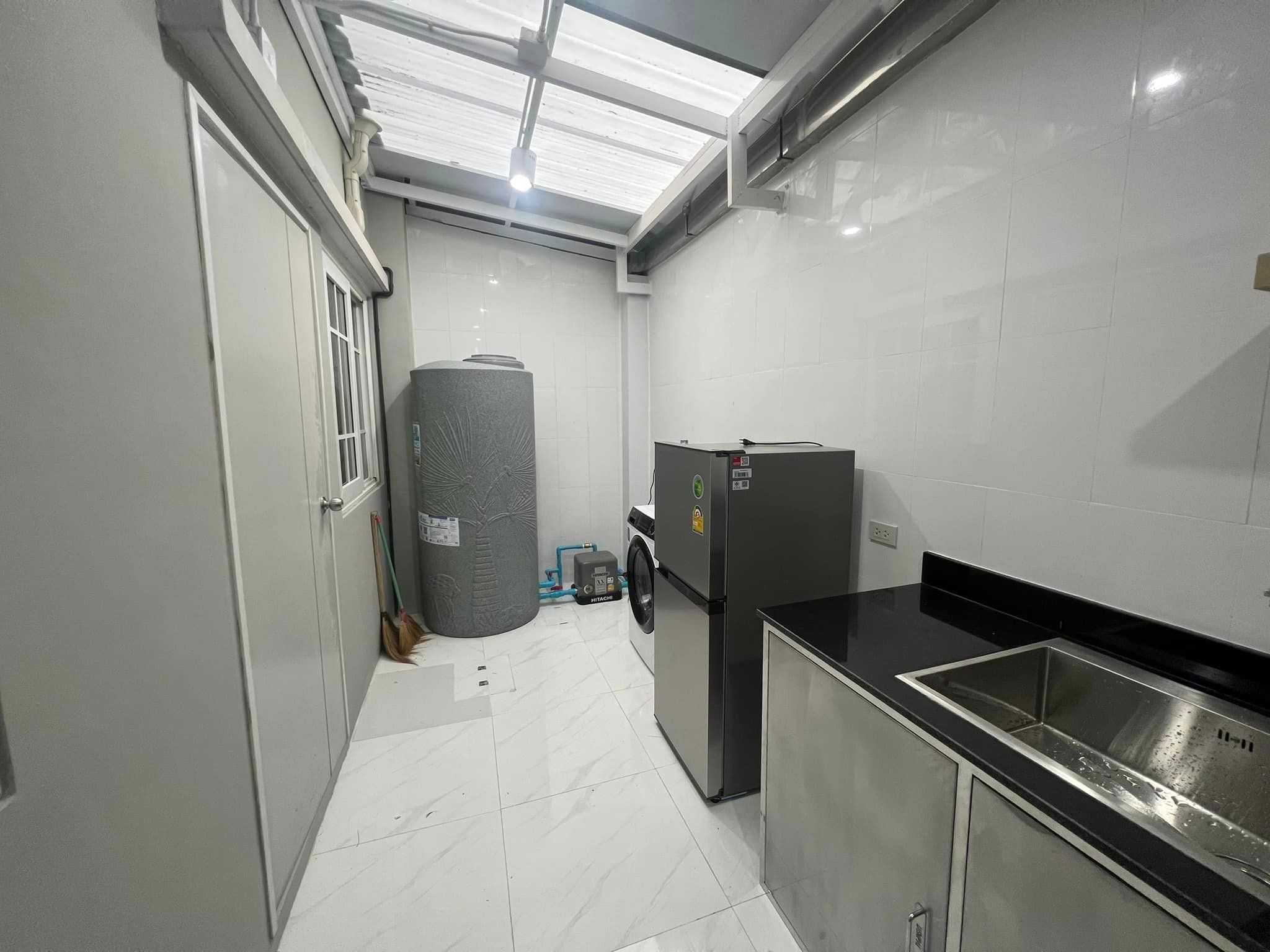 4 卧室 联排别墅 出租 在  - Image 4