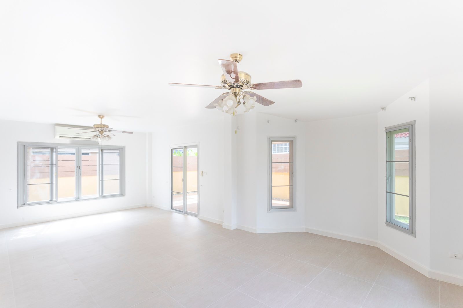 3 卧室 独立房屋 出售 在  - Image 25