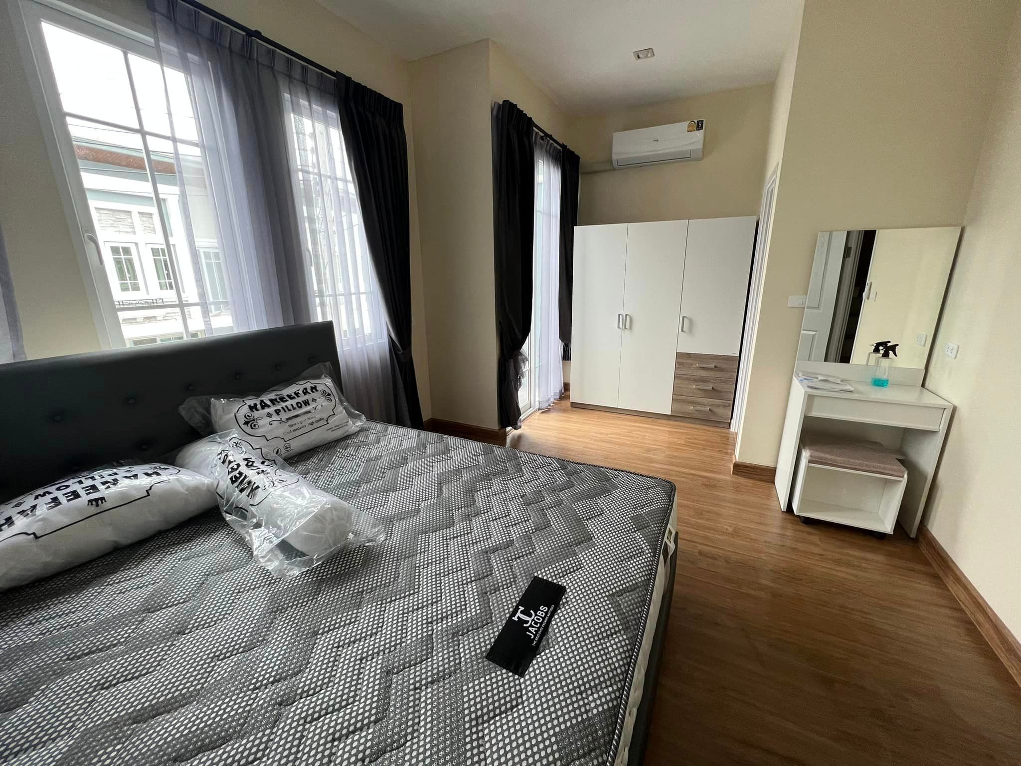 4 卧室 联排别墅 出租 在  - Image 7