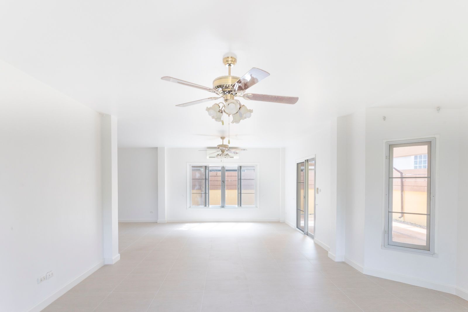 3 卧室 独立房屋 出售 在  - Image 3