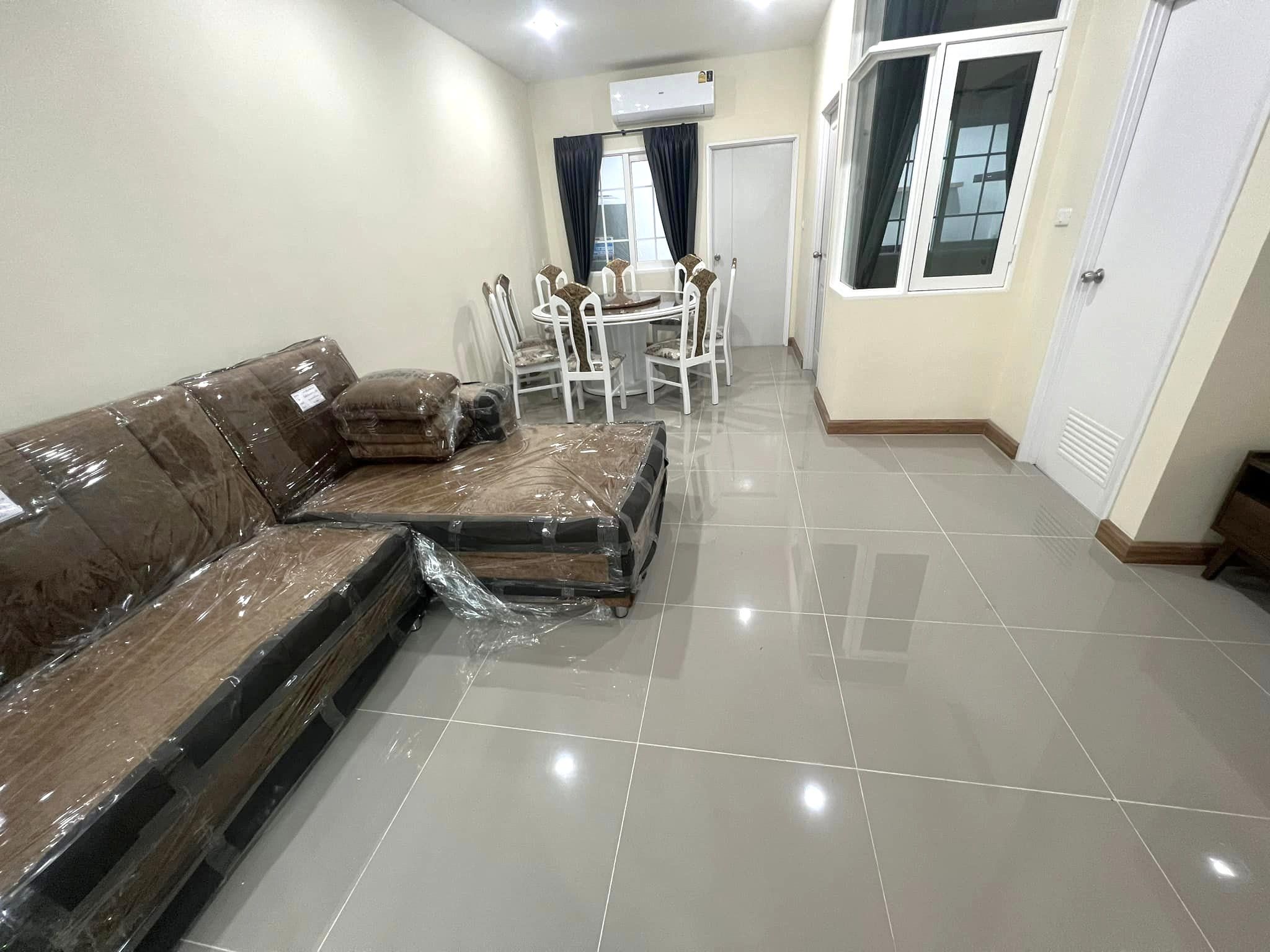 4 卧室 联排别墅 出租 在  - Image 6