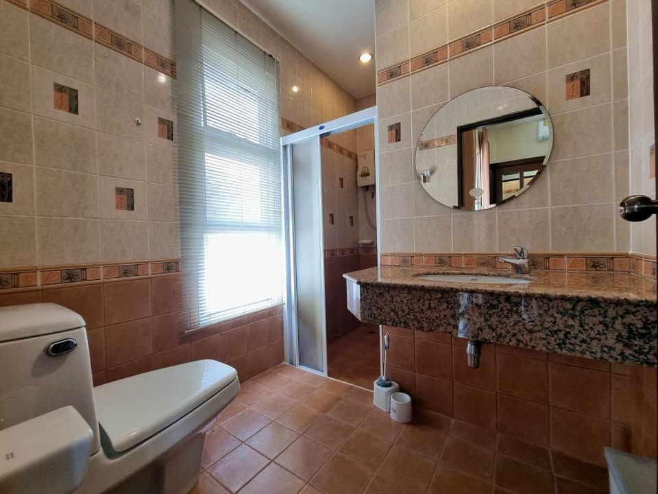 5 卧室 独立房屋 出租 在  - Image 16