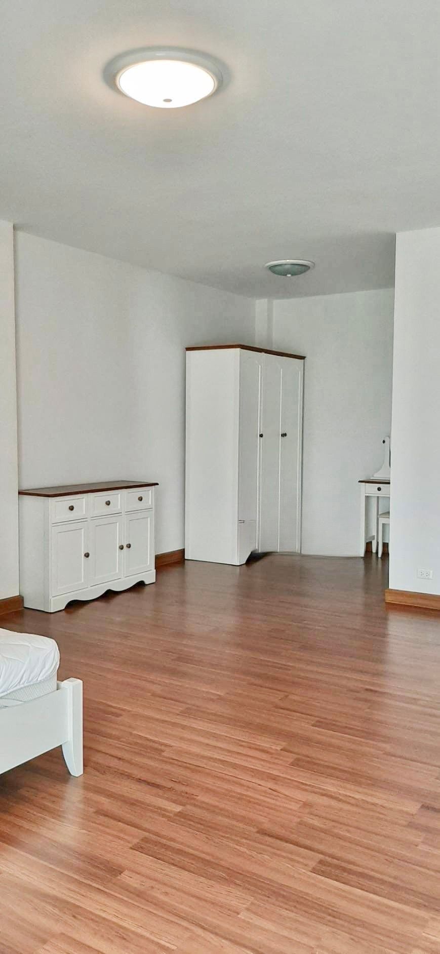 Vararom Premium City Hall - Image 9