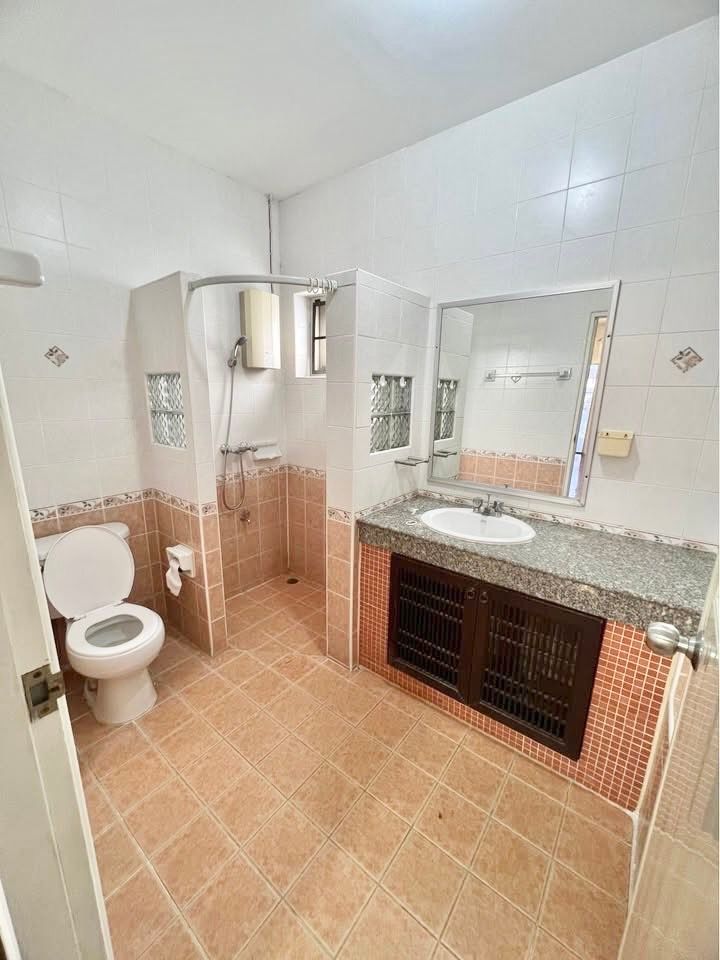 4 卧室 独立房屋 出租 在  - Image 13