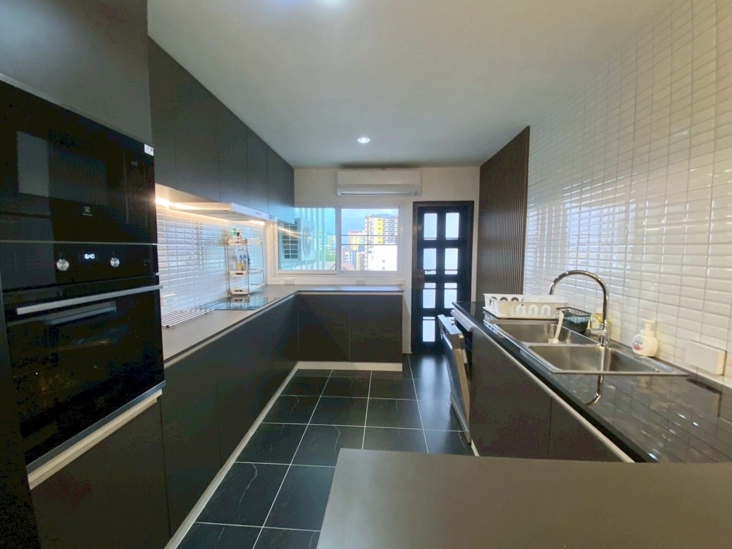 3 卧室 公寓 出租 在  - Image 7